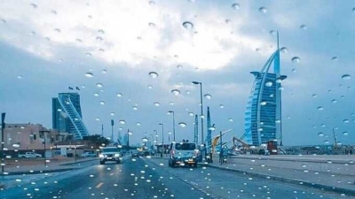 В Дубае власти призвали жителей оставаться в домах после обрушившегося ливня